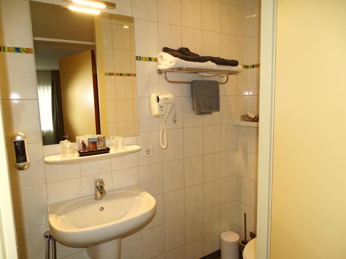 Hotel Cafe Restaurant "De Kroon" Wissenkerke Eksteriør bilde