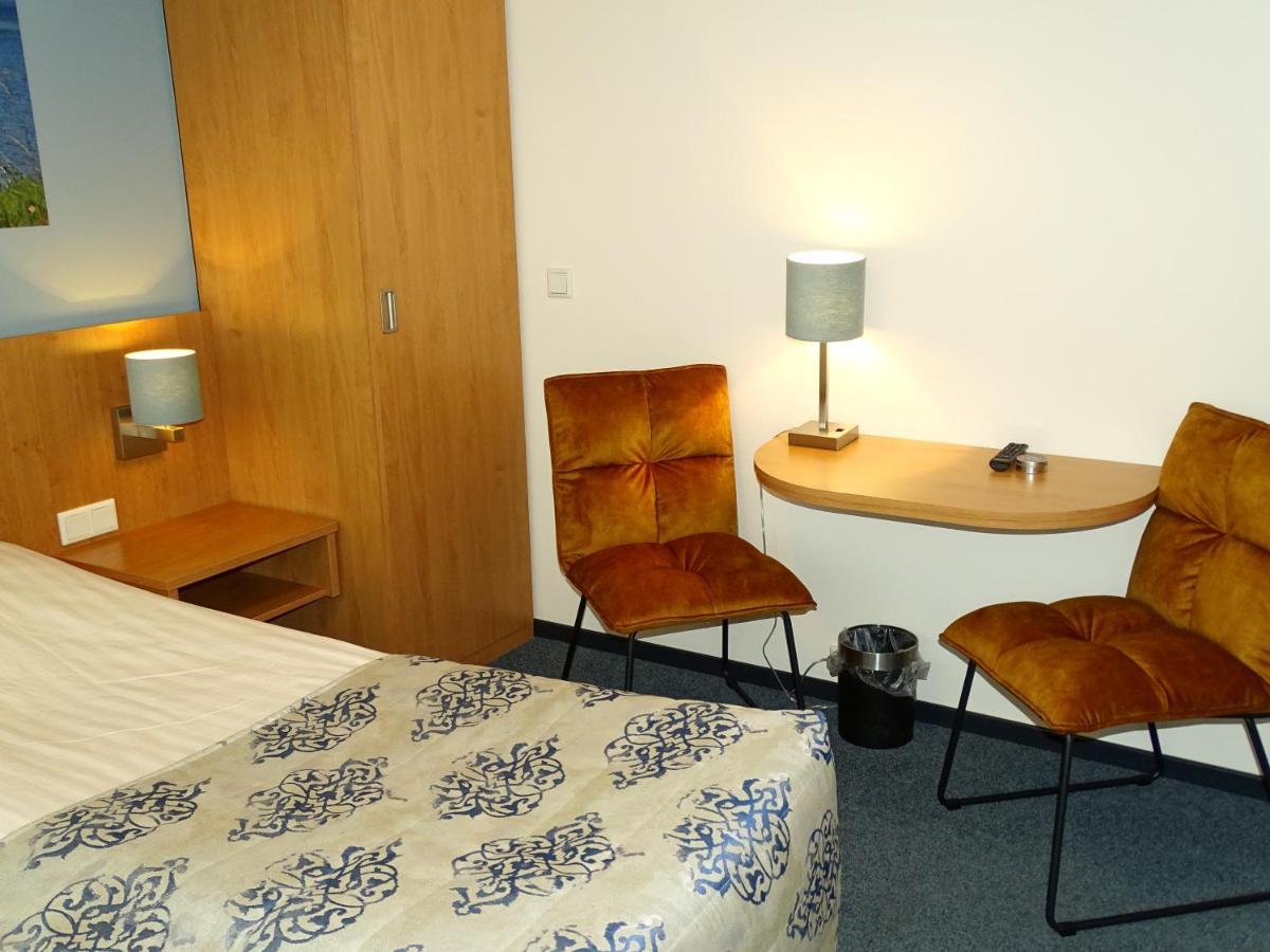 Hotel Cafe Restaurant "De Kroon" Wissenkerke Eksteriør bilde