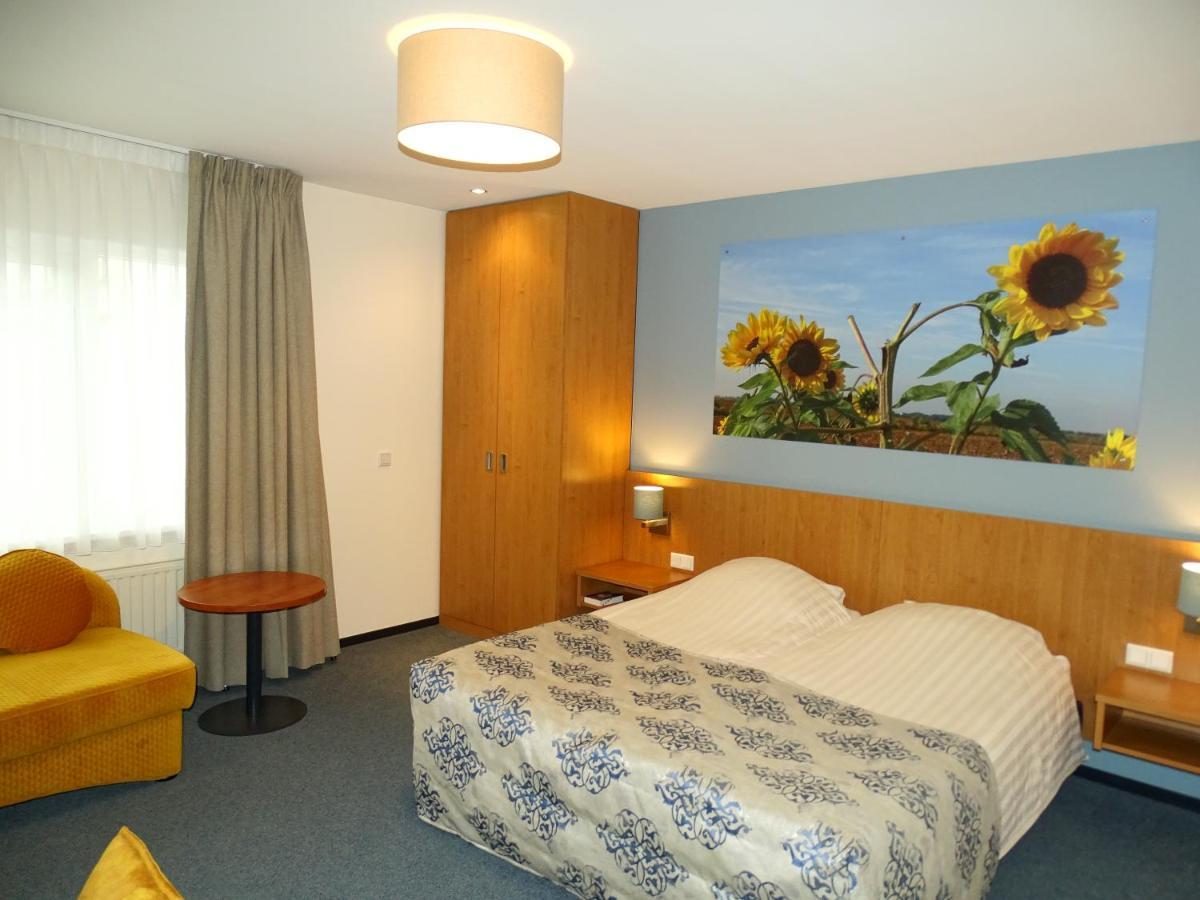 Hotel Cafe Restaurant "De Kroon" Wissenkerke Eksteriør bilde